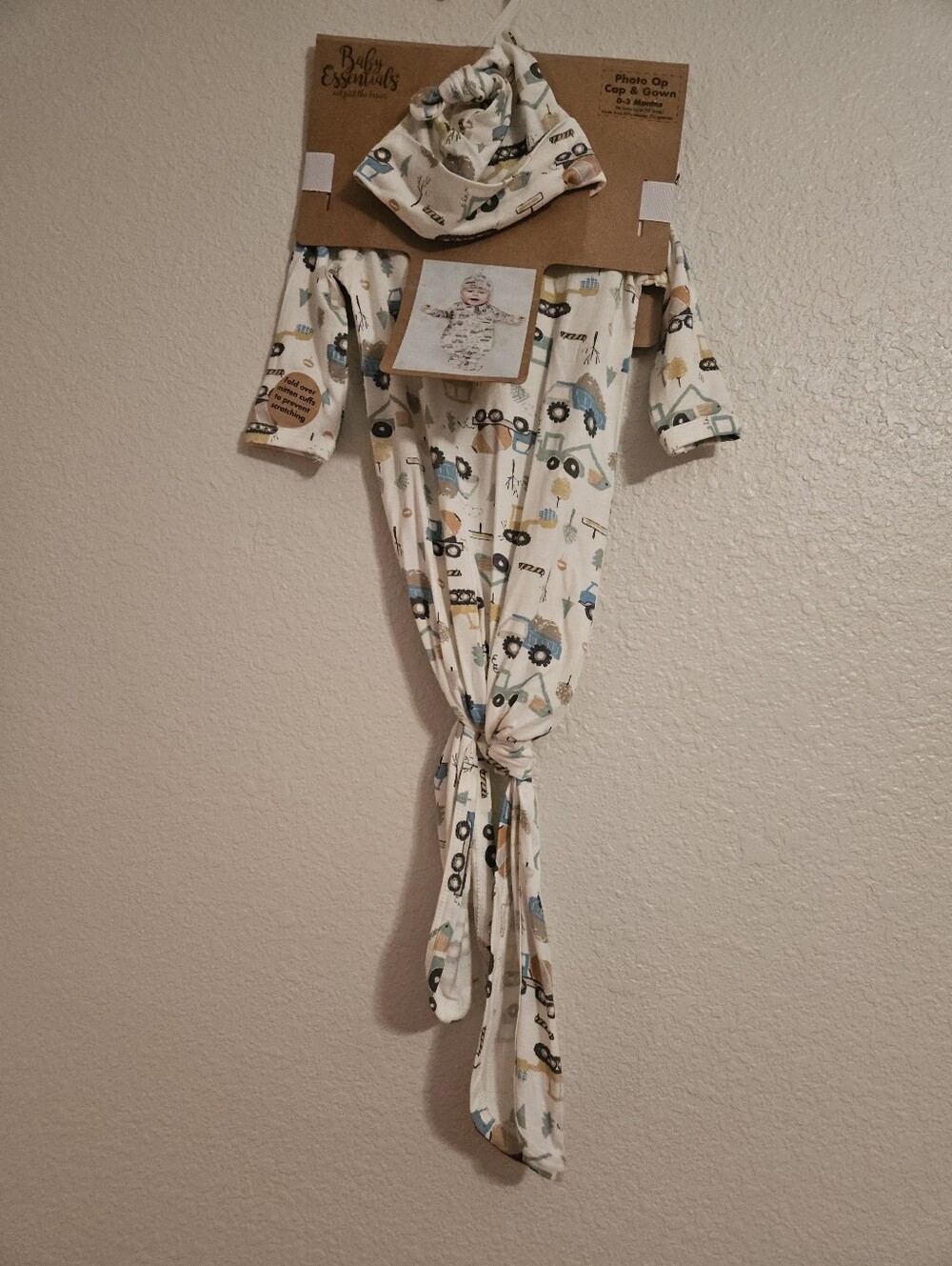 nwt baby bamboo hat and knotted gown